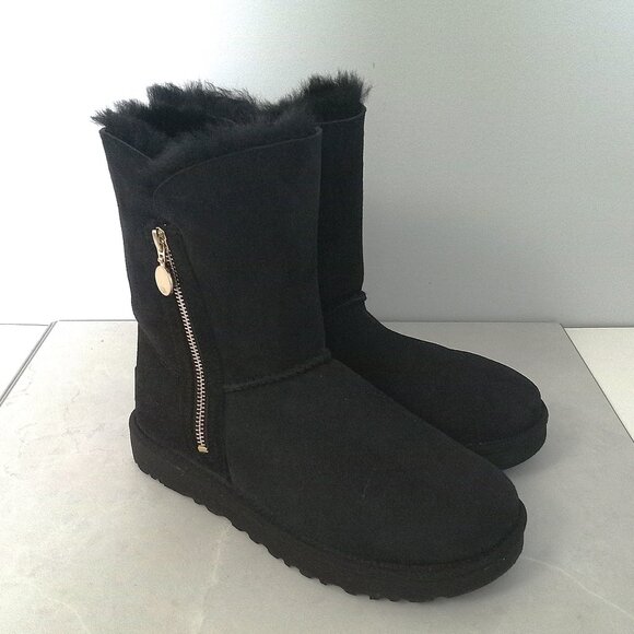 UGG | Bailey Zip Short Boot - Picture 1 of 10